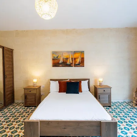 Chic Townhouse With Private Pool & Bbq In Gozo