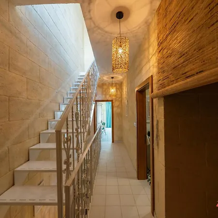 Chic Townhouse With Private Pool & Bbq In Gozo * 나두르