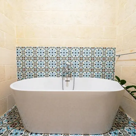 펜션 Chic Townhouse With Private Pool & Bbq In Gozo 나두르