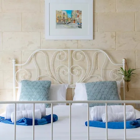 Chic Townhouse With Private Pool & Bbq In Gozo * 나두르