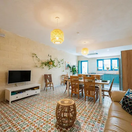 Chic Townhouse With Private Pool & Bbq In Gozo 펜션 나두르