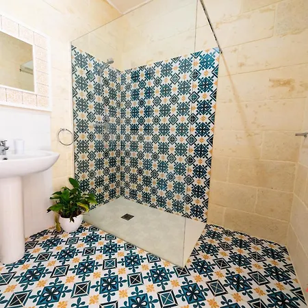 Chic Townhouse With Private Pool & Bbq In Gozo * 나두르